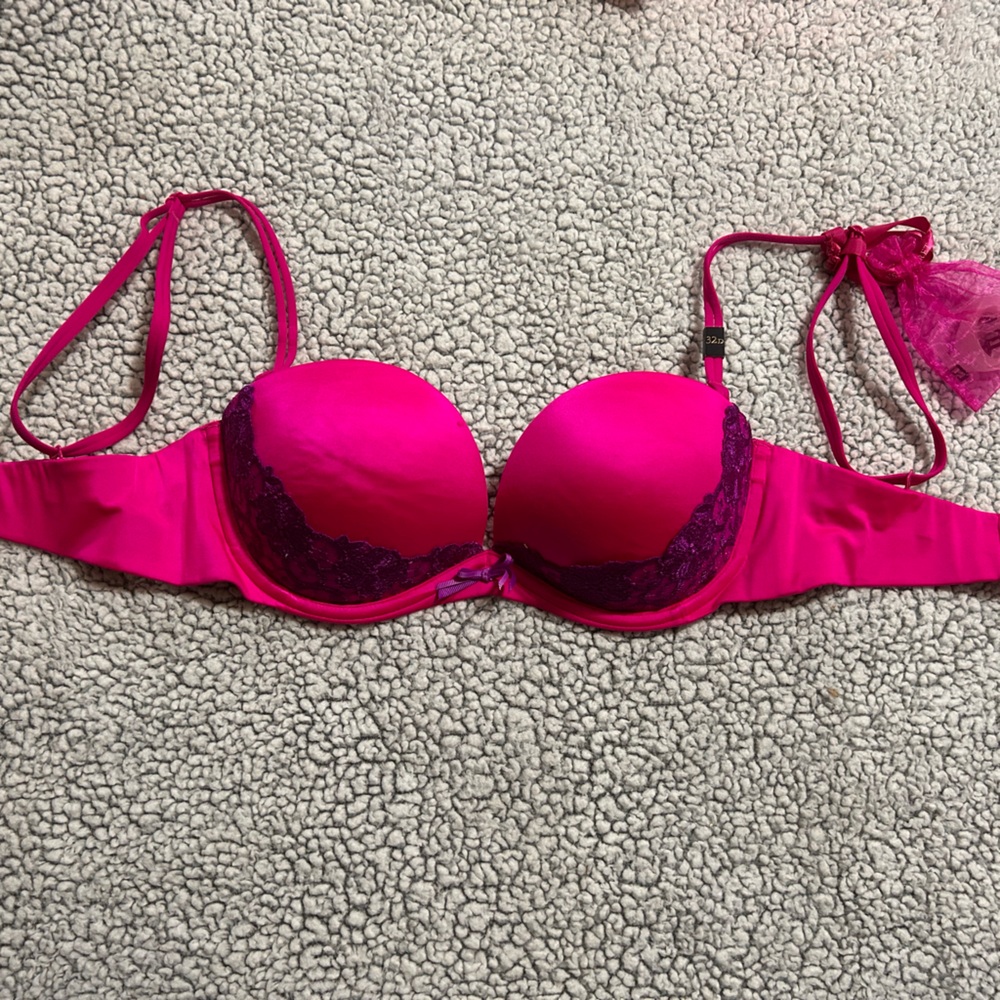 Victoria's Secret Fuchsia Lace Bra